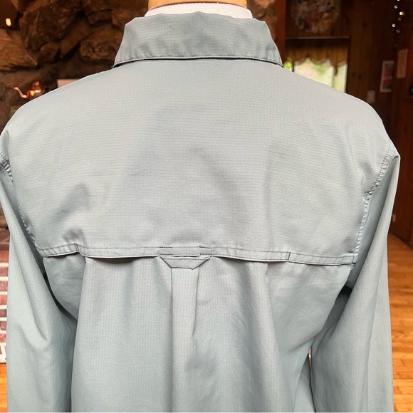 Patagonia Green Button-Up Sun Shirt - Picture 5 of 10